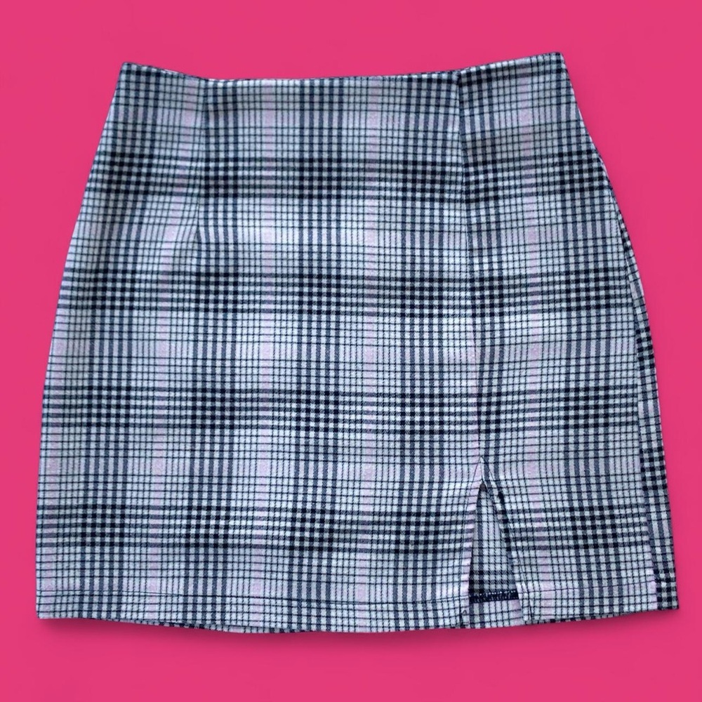 💗 Pink plaid mini skirt with side slit, zipper back. Y2K. Wild Fable, size 2